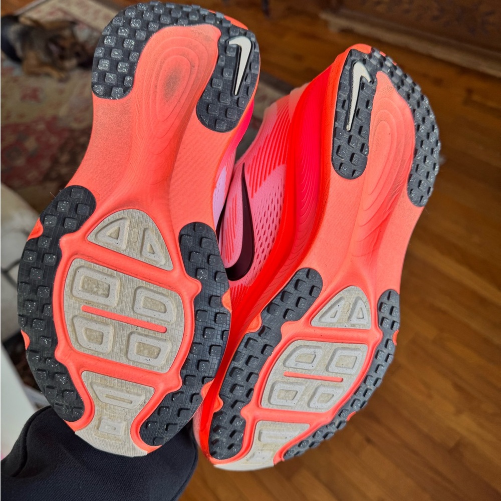 Nike Women's Vomero 18 Running Shoes - Picture 3 of 5